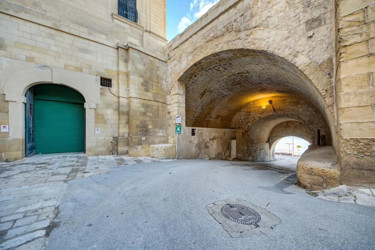 Sally Port 32 Valletta 0*,  Malta